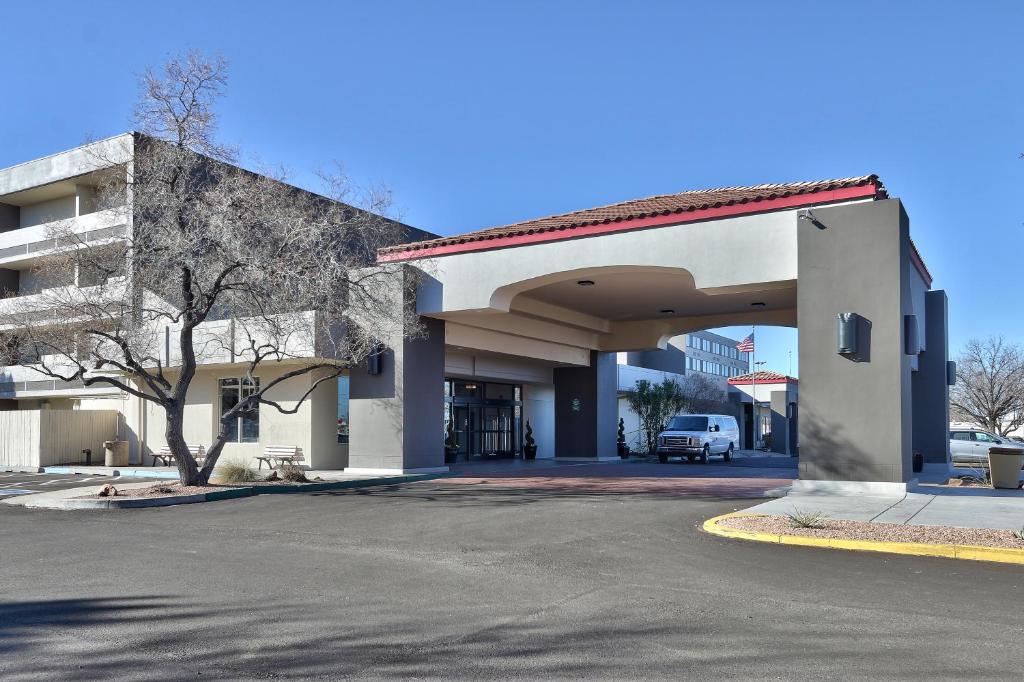 Ramada by Wyndham Albuquerque Midtown Main image 2